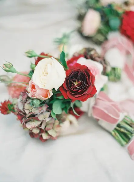 Bouquet coupé frais avec chrysanthèmes — Photo