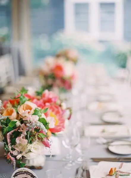 Setting table decorated with flowers — Stock Photo, Image