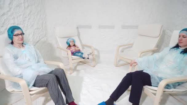 Two women and girl relaxing in a salt cave — Stock Video