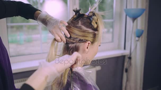 Domácí barvení vlasů — Stock video