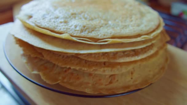 Zoom on yellow delicious pancake stack on glass plate. Slowmo. Side view. — Stock Video