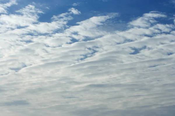 Nube en el cielo azul foto de fondo —  Fotos de Stock