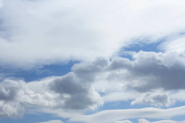 Helle Sagen Wolken Und Himmel — Stockfoto