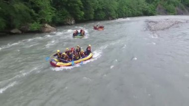 Dağlarda nehir rafting Hava fotoğrafçılığı