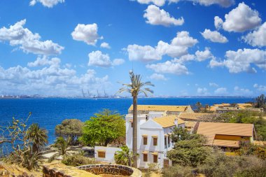 Afrika 'daki adanın tarihi şehrine bakın. Dakar, Senegal yakınlarındaki küçük Goree adası. Afrika kıyısındaki en büyük köle ticareti merkeziydi..