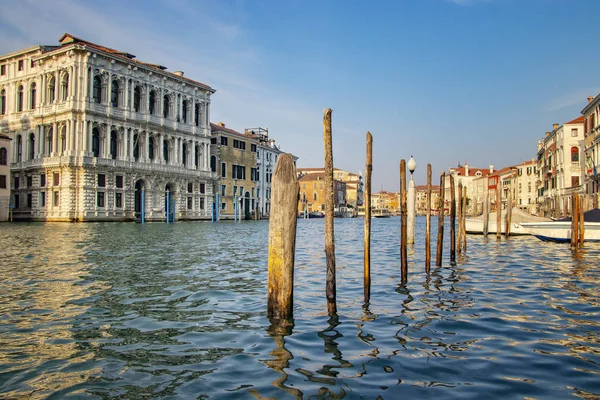 이탈리아 베네치아에 있는 곤돌라 항 아넬 드 가옥의 웅장 한 모습. — 스톡 사진