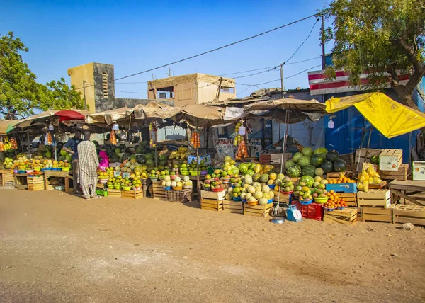 MBour, Senegal, AFRICA - April 22, 2019: Street fruit market where locals sell tropical fruits like melons, mangoes, oranges, lemons and more. — Stock Photo, Image