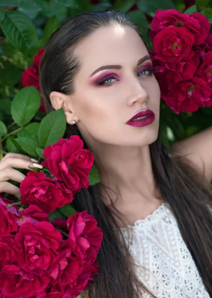 Portrait of a beautiful girl glamorous girl — Stock Photo, Image