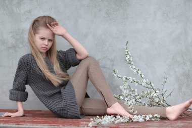 açık havada bahar, küçük kız portresi; 