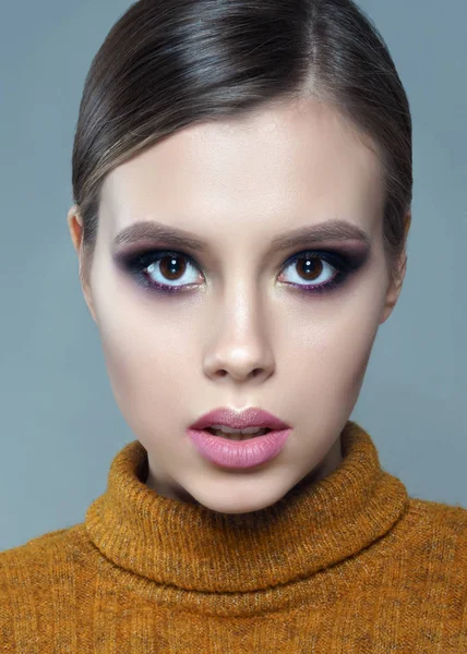 Retrato de uma menina bonita menina glamourosa — Fotografia de Stock