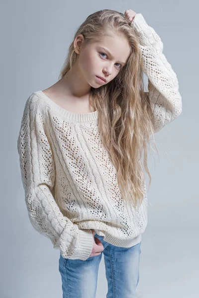 Retrato de niña en el estudio —  Fotos de Stock