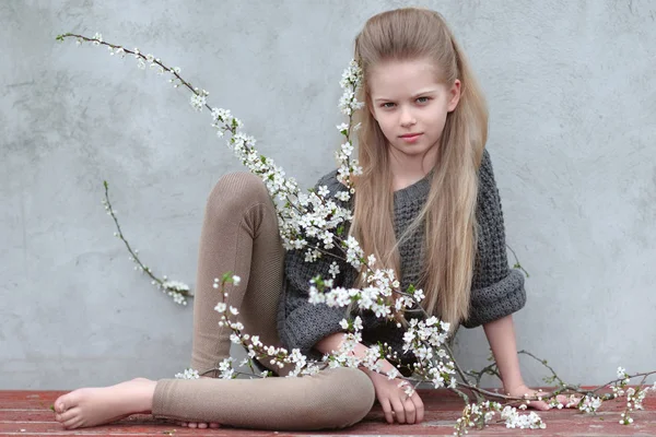 Portrait of little girl outdoors in spring; — Stock Photo, Image