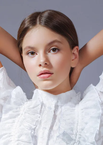 Portrait of young model girl in studio — Stock Photo, Image