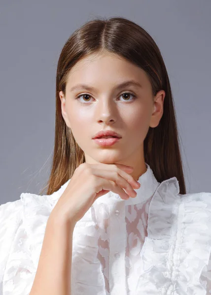 Portrait of young model girl in studio — Stock Photo, Image