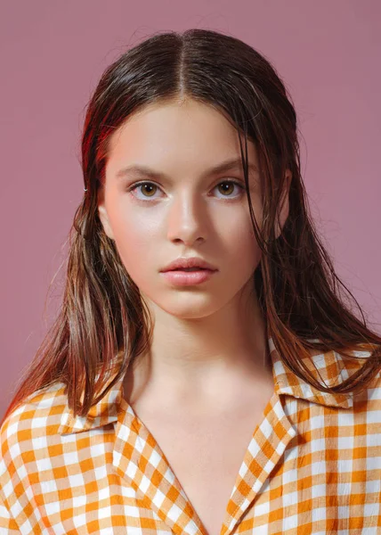 Portrait of young model girl in studio — Stock Photo, Image