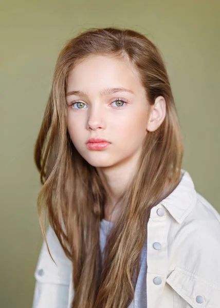 Retrato Jovem Modelo Menina Estúdio — Fotografia de Stock