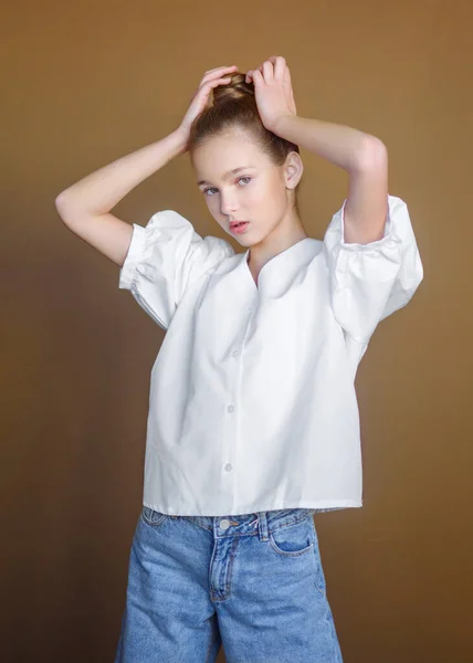Retrato Jovem Modelo Menina Estúdio — Fotografia de Stock