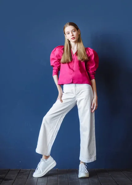 Retrato Jovem Modelo Menina Estúdio — Fotografia de Stock