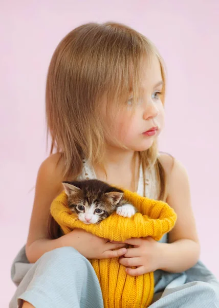 Portret Małej Modelki Studio — Zdjęcie stockowe