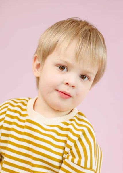 Портрет Маленького Модельного Хлопчика Студії — стокове фото
