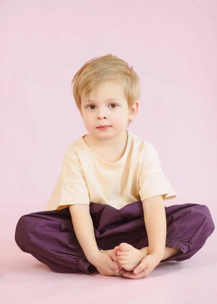 Portret Małego Chłopca Modelki Studio — Zdjęcie stockowe