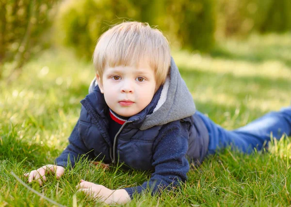 Portret Van Kleine Model Jongen Natuur — Stockfoto