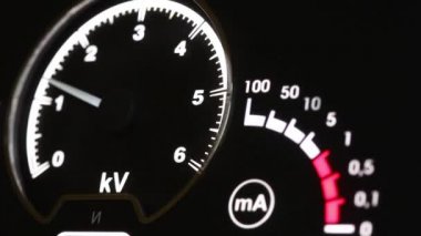 Araba perde göstermek