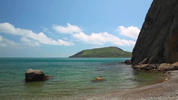 Krajobraz wybrzeża w lecie — Wideo stockowe