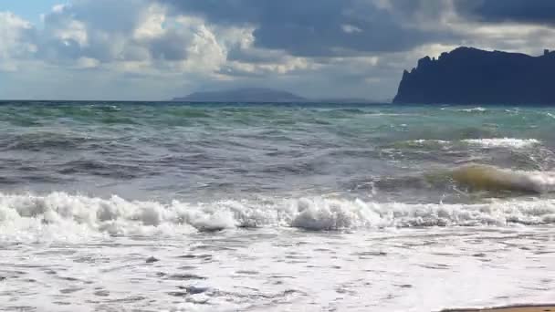 Hermoso paisaje de la costa — Vídeos de Stock