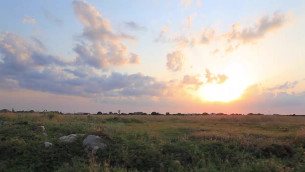 Piękny krajobraz w zachód słońca — Wideo stockowe