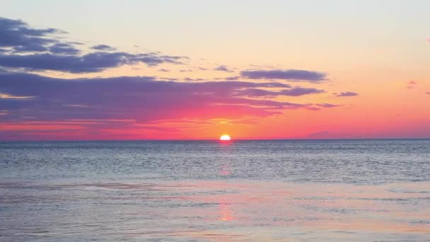Küstenlandschaft bei Sonnenuntergang — Stockvideo