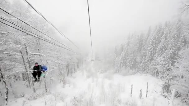 Remonte en invierno montañas de los Cárpatos — Vídeo de stock