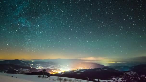 Geceleri yıldızlı karanlık gökyüzü — Stok video