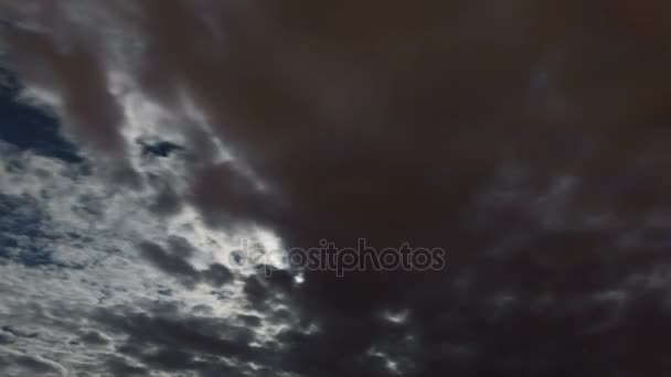 Cielo scuro e nuvole grigie — Video Stock