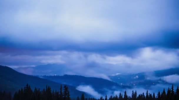 Карпатские горы с облачным небом — стоковое видео