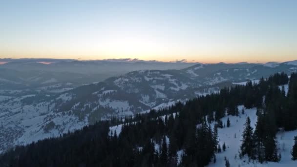 Montanhas dos Cárpatos ao pôr do sol — Vídeo de Stock