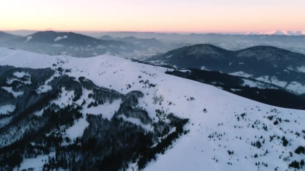 Montagnes carpates au coucher du soleil — Video