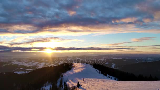 Beautifulcarpathian βουνά στο ηλιοβασίλεμα — Αρχείο Βίντεο