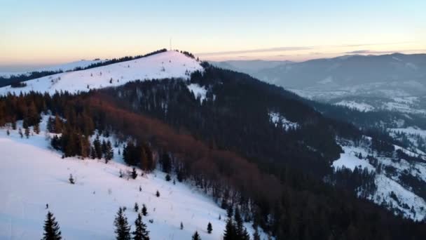 Montagnes carpates au coucher du soleil — Video