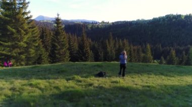 Çayır yürüyüş aile