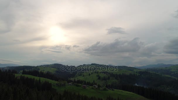 Montaña pueblo paisaje — Vídeo de stock