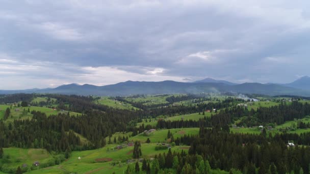 Montanha paisagem aldeia — Vídeo de Stock