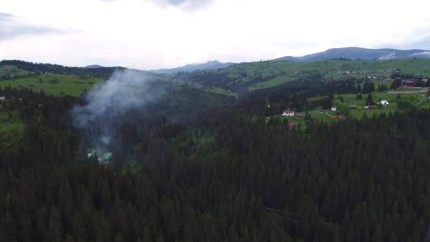 Smoke going above village — Stock Video