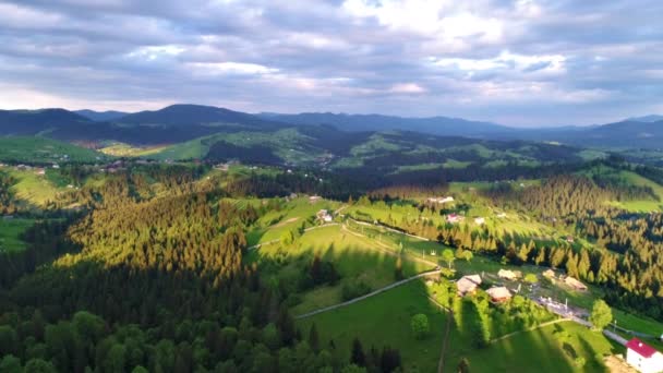 Montanha paisagem aldeia — Vídeo de Stock