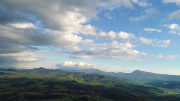 Montanha paisagem aldeia — Vídeo de Stock