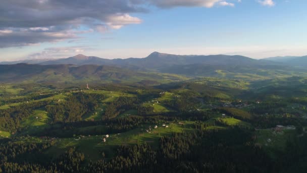 Montanha paisagem aldeia — Vídeo de Stock