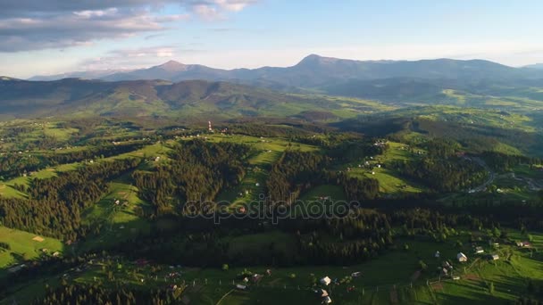 Montanha paisagem aldeia — Vídeo de Stock