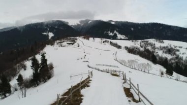 kış zamanında güzel dağlar 