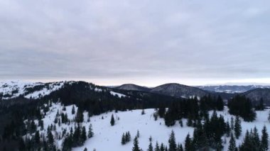 Karpat Dağları bulutlu zamanında