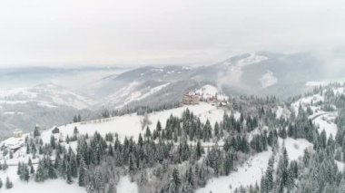 Karpat Dağları kar ile
